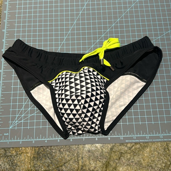Men’s Swim Briefs USA Size Small Black With Front Pattern Detail - Picture 1 of 5